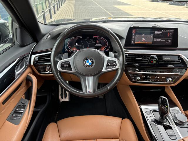 BMW 5-SERIE 520i High Executive M Sport Automaat / Achteruitrijcamera / Adaptieve LED / M Sportonderstel / Live Cockpit Professional / Parking Assistant