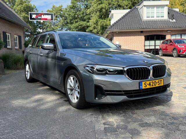 BMW 5-SERIE 520 i Touring autom 184pk Bns Edition Plus ecc,navigatie,led,leer,sportstoel,lmv,pdc