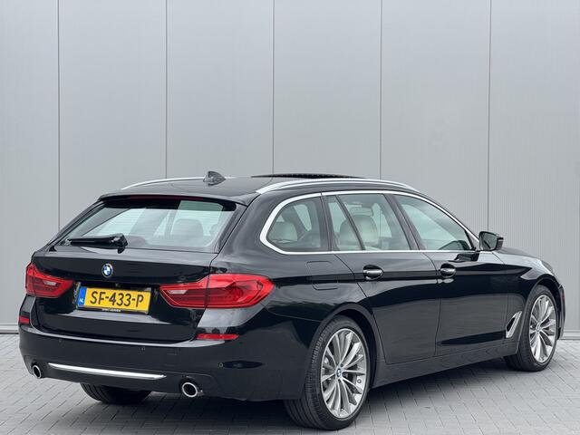BMW 5-SERIE Touring 520i Luxury Line High Executive | Panorama | Driving Assistant | HUD | Trekhaak