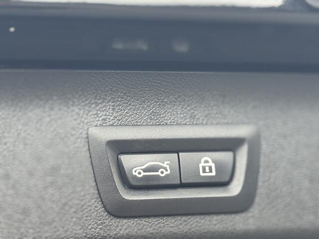 BMW 5-SERIE Touring 520i Luxury Line High Executive | Panorama | Driving Assistant | HUD | Trekhaak