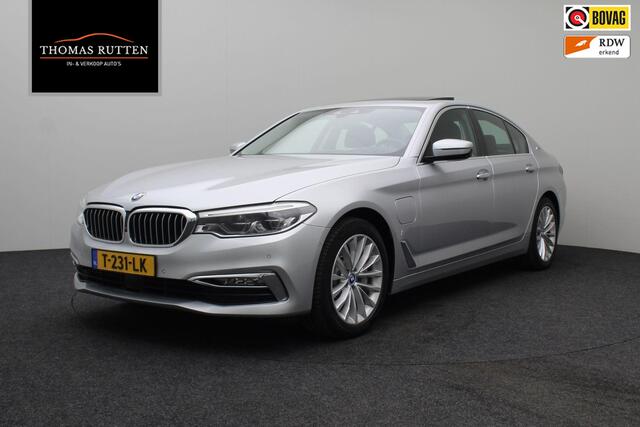 BMW 5-SERIE 530e iPerformance High Executive 2018 | Schuifkantel Dak | Stoel & Stuurverwarming | Stoel Verkoeling | Carplay | Lederen Memory Stoelen | Navigatie | Adaptive Cruise Control | Onderhoudshistorie