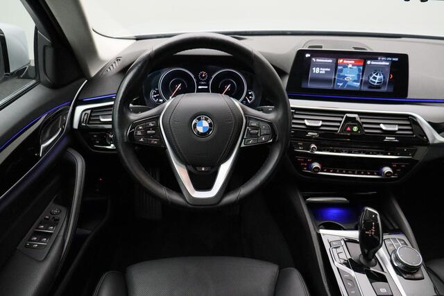 BMW 5-SERIE 530e iPerformance High Executive 2018 | Schuifkantel Dak | Stoel & Stuurverwarming | Stoel Verkoeling | Carplay | Lederen Memory Stoelen | Navigatie | Adaptive Cruise Control | Onderhoudshistorie