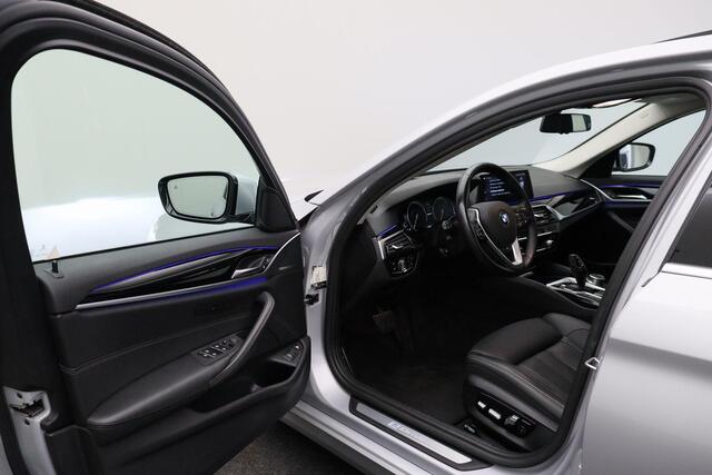 BMW 5-SERIE 530e iPerformance High Executive 2018 | Schuifkantel Dak | Stoel & Stuurverwarming | Stoel Verkoeling | Carplay | Lederen Memory Stoelen | Navigatie | Adaptive Cruise Control | Onderhoudshistorie