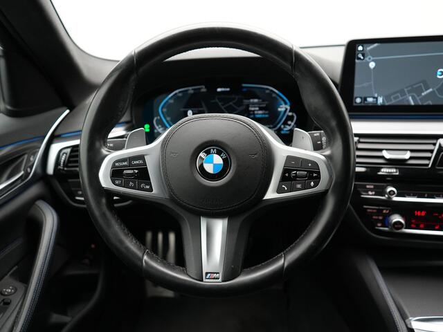 BMW 5-SERIE Touring 530e M Sport Plug In Hybrid 293pk Dealer O.H PHEV | Head Up | 360 Camera | Laser LED | Alcantara Sportstoelen Verwarmd | Blis | Apple Carplay | M Sportstuur | Navigatie | Virtual | DAB |