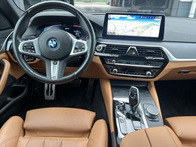 BMW 5-SERIE Touring 530e M-Sport Business Edition Plus Panoramadak Driving Ass Prof Keyless Rondzicht Camera Elek Stoelen Stoel + Stuurverwarming ACC DAB Head-Up Shadow Line BTW Tansanite Blauw Plug In Hybride 1e Eigenaar BTW Auto