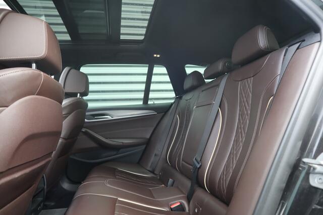 BMW 5-SERIE Touring 520i High Executive M-Sport Leder dashboard / Pano / Individual / Camera / 19inch