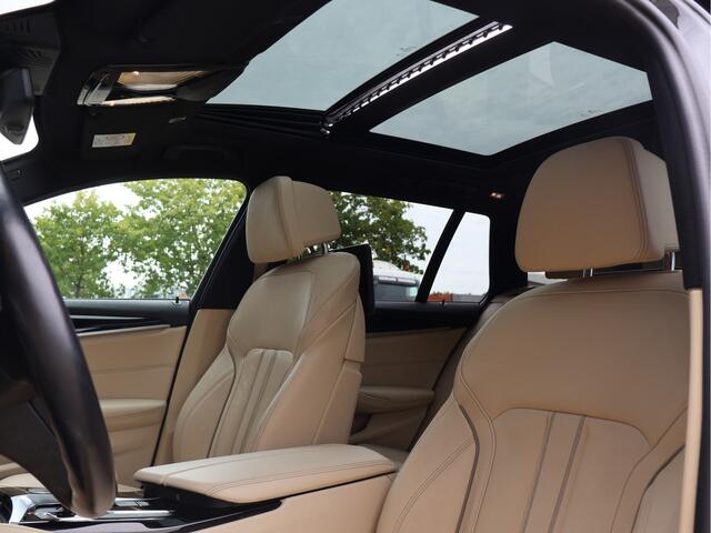 BMW 5-SERIE Touring 540i xDrive 340 PK HE Luxury Line | Pano | Comfortstoelen | HUD | Leder | Sfeerverlichting |