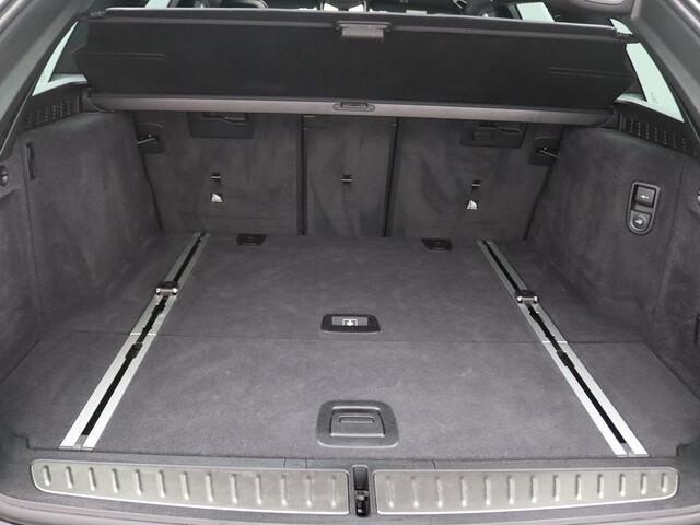 BMW 5-SERIE Touring 520i Business Edition Plus 184PK AUT8 M-Sport, Pano-Schuifdak, Laser-LED Koplampen, Stoelventilatie, Memorystoelen, Navi, Keyless, Achteruitrijcamera, Cruise Controle, Trekhaak, 19" LM Velgen