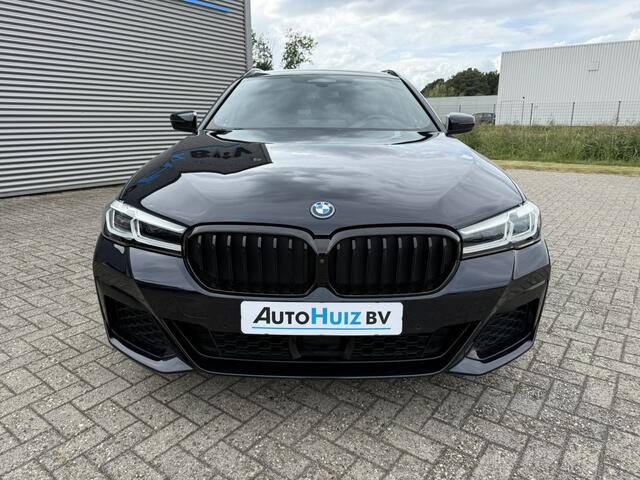 BMW 5-SERIE Touring 530e M Sport Touring Trekhaak Head-Up Display LED ACC Harman-Kardon Lederen interieur Carplay