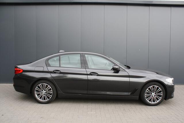 BMW 5-SERIE 520i Executive Edition-Trekhaak-Navi-