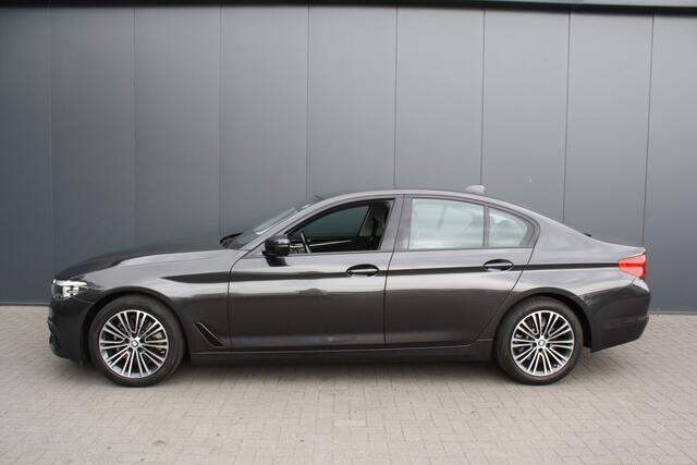 BMW 5-SERIE 520i Executive Edition-Trekhaak-Navi-