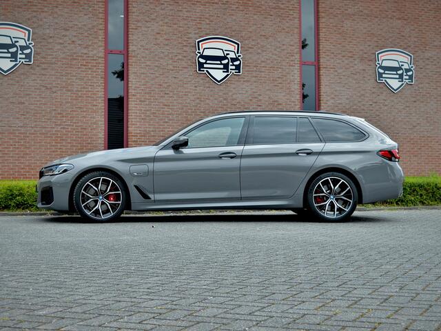 BMW 5-SERIE Touring 530e M Sport | ACC | Panorama | Trekhaak