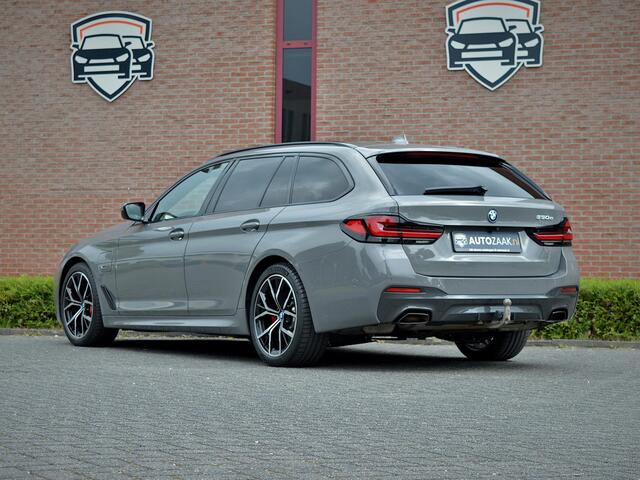 BMW 5-SERIE Touring 530e M Sport | ACC | Panorama | Trekhaak