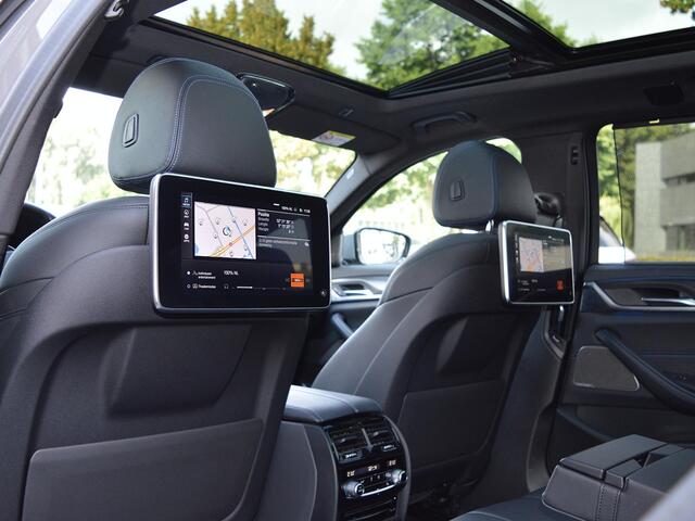 BMW 5-SERIE Touring 530e M Sport | ACC | Panorama | Trekhaak