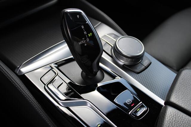 BMW 5-SERIE 530i High Executive M Sport Automaat / Schuif-Kanteldak / Trekhaak / Laserlight / M Sportonderstel / Live Cockpit Professional