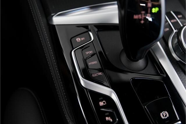 BMW 5-SERIE 530e High Executive M-sport Schuifdak Electrische trekhaak Laserkoplampen