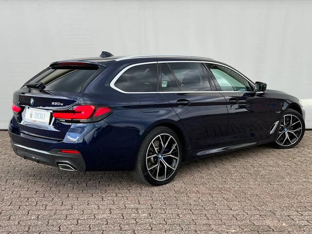 BMW 5-SERIE 530e PHEV | M Sport | Panoramadak | Sportstoelen | Nieuwstaat!