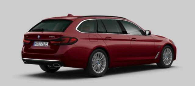 BMW 5-SERIE Touring 530e Business Edition Plus Luxury Line - Panoramadak - Comfort Access - Parking/Driving Assistant - Active protection - Active Cruise Control - Head up - Comfortstoelen - Elektrisch verwarmde voorstoelen -