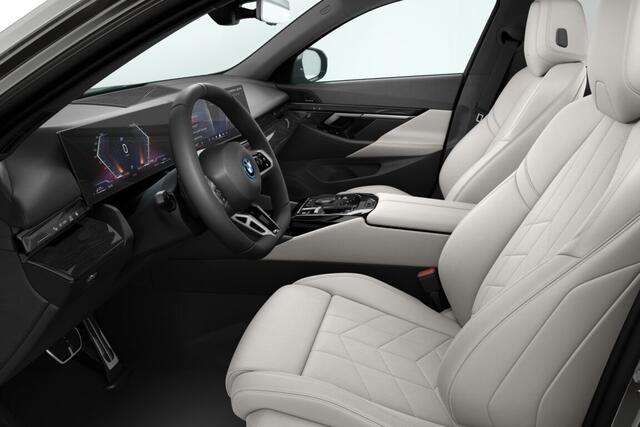 BMW 5-SERIE Sedan 530e M Sport Edition | Travel Pack