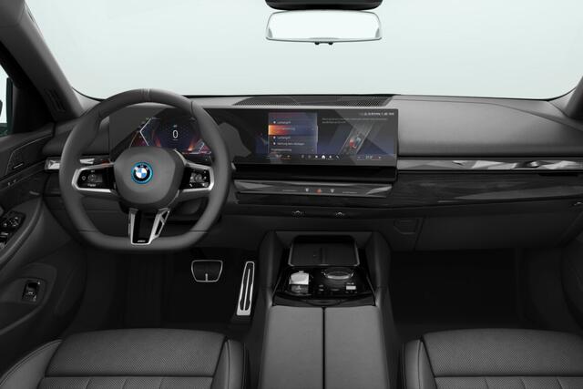 BMW 5-SERIE Sedan 530e M Sport Edition | Travel Pack