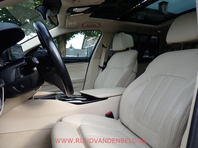 BMW 5-SERIE Touring 530D X-DRIVE PANODAK/ACC/HEADUP/TREKHAAK/COMFORTLEDER