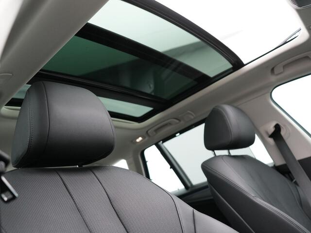 BMW 5-SERIE Touring 530e Executive Plug In Hybrid 293pk Dealer O.H PHEV | Panodak | Harman Kardon | Camera | Lederen Bekleding | Navi Pro | Apple Carplay | M Sportstuur | 18"L.M | Sfeerverlichting |