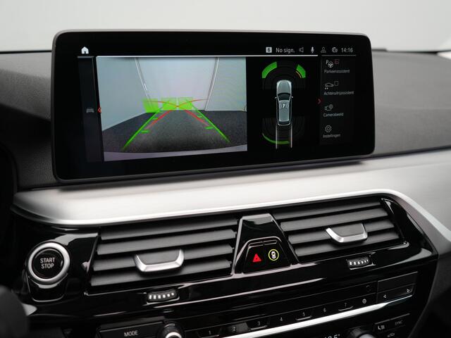 BMW 5-SERIE Touring 530e Executive Plug In Hybrid 293pk Dealer O.H PHEV | Panodak | Harman Kardon | Camera | Lederen Bekleding | Navi Pro | Apple Carplay | M Sportstuur | 18"L.M | Sfeerverlichting |