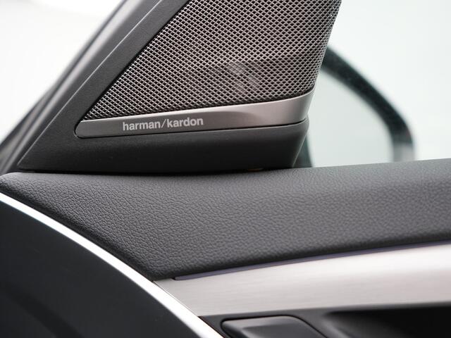 BMW 5-SERIE Touring 530e Executive Plug In Hybrid 293pk Dealer O.H PHEV | Panodak | Harman Kardon | Camera | Lederen Bekleding | Navi Pro | Apple Carplay | M Sportstuur | 18"L.M | Sfeerverlichting |