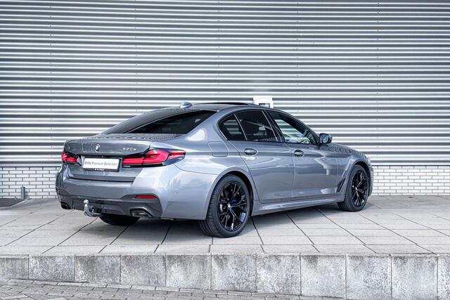 BMW 5-SERIE Sedan 530e xDrive M Sportpakket / Innovation Pack / Trekhaak / Schuif-/kanteldak / Soft-Close
