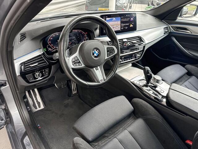 BMW 5-SERIE Sedan 530e xDrive M Sportpakket / Innovation Pack / Trekhaak / Schuif-/kanteldak / Soft-Close