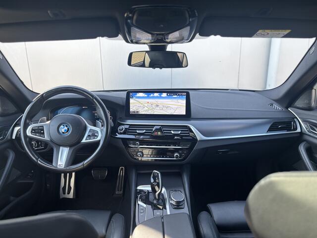 BMW 5-SERIE 530e xDrive M-Sport Pro | M-stoelen | Harman/Kardon | Schuifdak | Adaptive |