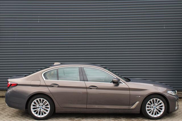 BMW 5-SERIE 545e xDrive Lurxury Adaptive-Cruise Laser Comfortzetels-Leder Head-Up Harman-Kardon Elektr.-Trekaak