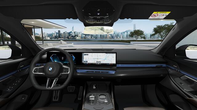 BMW 5-SERIE Touring 530e High Executive M Sport Automaat / Panoramadak / Adaptieve LED / Parking Assistant Plus / M Sportonderstel / Live Cockpit Professional / Stoelverwarming