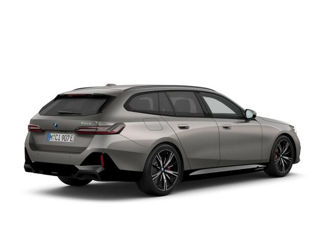 BMW 5-SERIE Touring 530e | M Sportpakket Pro | Individual lak | Travel Pack | Innovation Pack