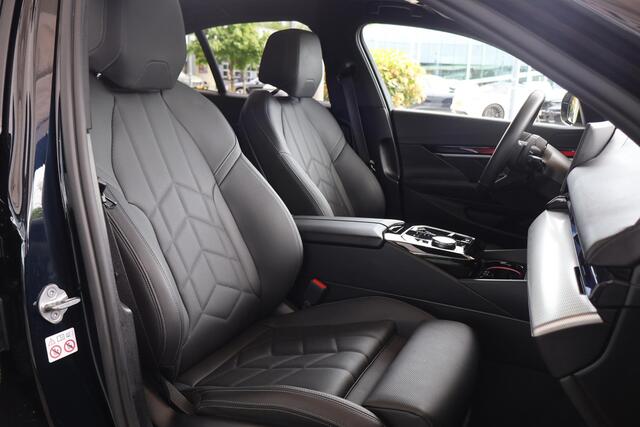 BMW 5-SERIE Sedan 550e xDrive | M Sportpakket | Innovation Pack | Comfort Pack