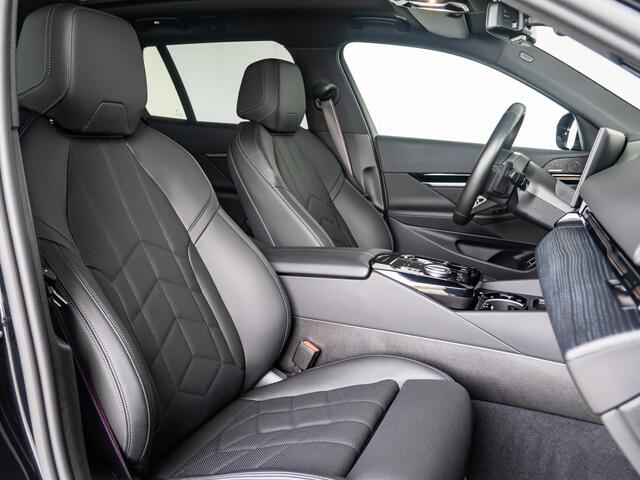 BMW 5-SERIE Touring 540d xDrive | M Sportpakket Pro | Innovation Pack | Comfort Access | Harman-Kardon | Panoramadak | Stoelverwarming | Trekhaak