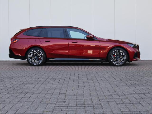 BMW 5-SERIE Touring 530e M Sportpakket Pro/ Stuurwiel verwarmd/ Comfort Access/ Elektrische Trekhaak/ panoramadak/ Stoelventilatie voorstellen/ Bowers & Wilkins