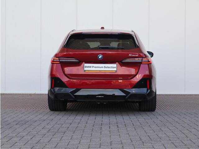 BMW 5-SERIE Touring 530e M Sportpakket Pro/ Stuurwiel verwarmd/ Comfort Access/ Elektrische Trekhaak/ panoramadak/ Stoelventilatie voorstellen/ Bowers & Wilkins