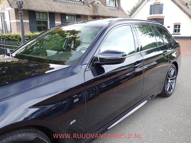 BMW 5-SERIE Touring 520i LCI M-PAKKET SHADOWLINE PANODAK/COMFORTLEER/TREKHAAK