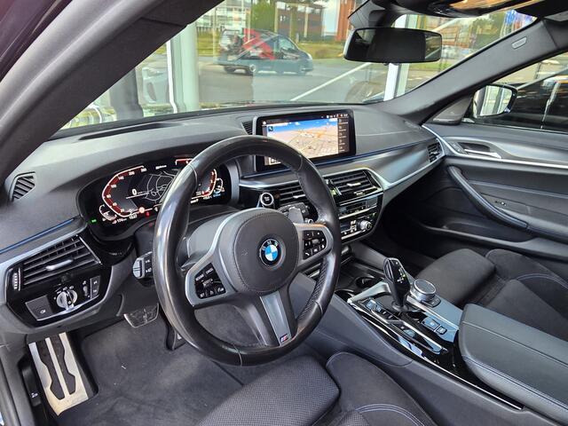 BMW 5-SERIE Touring 530e M-Sport Laser HUD Keyless