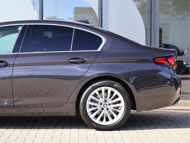 BMW 5-SERIE 520d Business Edition Plus | ACC | 4 wiel sturing | Pano | HUD |