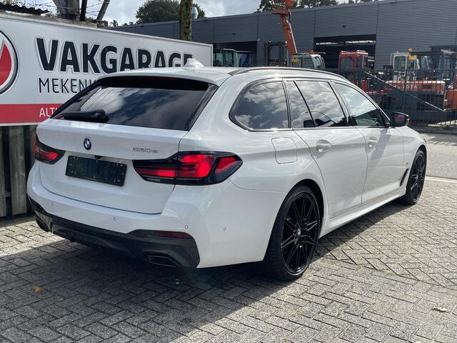 BMW 5-SERIE Touring 530e High Executive M Sport 20"/Soft Close/Active Steering/Panoramadak/Laser LED/Leder/Head-up/Keyless/Stoelverwarming + koeling/Adaptieve cruise/Dodehoek/Camera/Apple Carplay & Android Auto