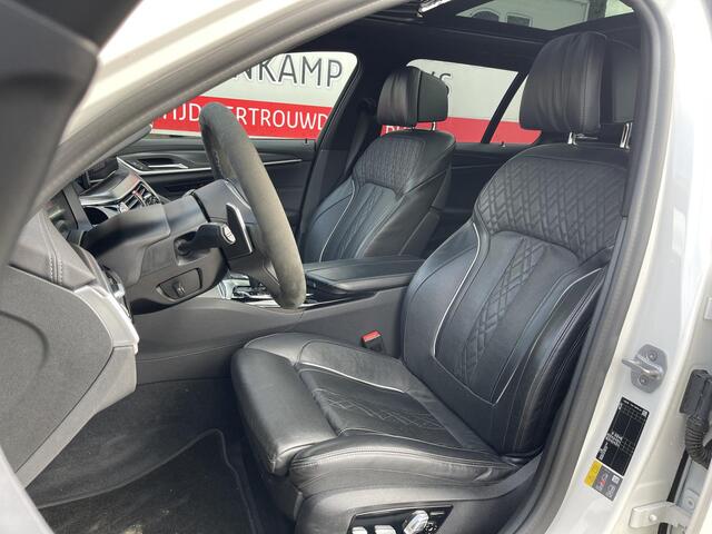 BMW 5-SERIE Touring 530e High Executive M Sport 20"/Soft Close/Active Steering/Panoramadak/Laser LED/Leder/Head-up/Keyless/Stoelverwarming + koeling/Adaptieve cruise/Dodehoek/Camera/Apple Carplay & Android Auto