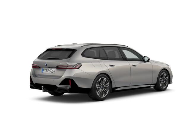 BMW 5-SERIE Touring 520i | M Sport Edition | Travel Pack | Comfort Pack | Trekhaak