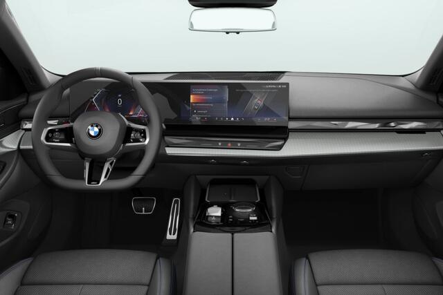 BMW 5-SERIE Touring 520i | M Sport Edition | Travel Pack | Comfort Pack | Trekhaak