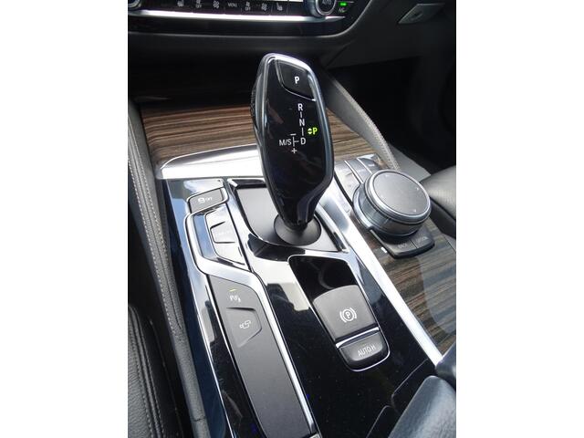 BMW 5-SERIE 520d EDE High Executive AUTOMAAT | NAVIGATIE | M-PAKKET | 360 CAMERA| LEDER | STOELVERWARMING | PARKEER SENOREN | LED PAKKET |