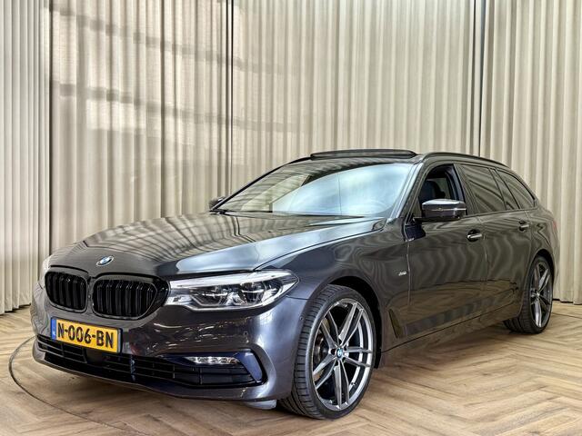 BMW 5-SERIE Touring 520i *Panodak* Sportline / Head-Up / Keyless / Adapt. Cruise / Elek. Trekhaak / Stuur-/Stoelverw. / 360 Camera / Navigatie / 18'' LMV