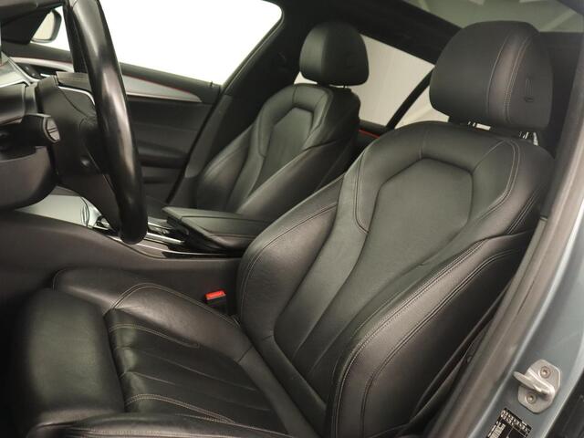 BMW 5-SERIE 520i High Executive | Panoramadak | Trekhaak | Leder | Stoelverwarming | Camera | Head-Up | Navigatie | Full LED | Climate control