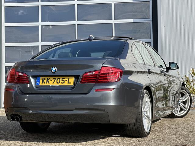 BMW 5-SERIE 520i M Sport Edition High Executive 184pk | Bi-xenon koplampen | Cruise control | Lederen bekleding | Parkeersensor voor en achter | Voorstoelen verwarmd | Prachtig exemplaar!