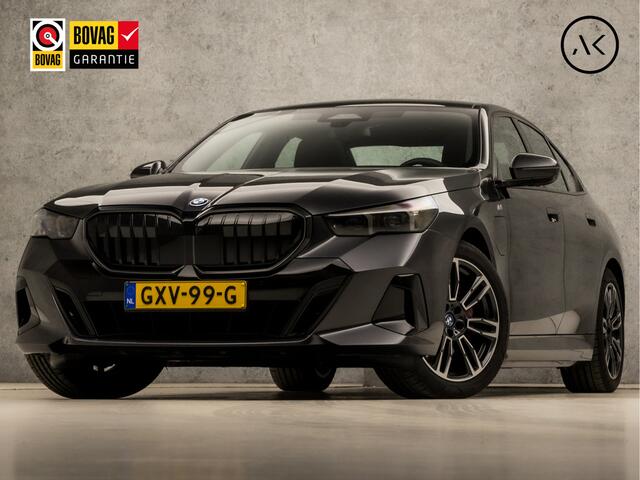 BMW 5-SERIE 530e M Sport 300Pk Automaat (SCHUIFDAK, M PAKKET, LUCHTVERING, HEAD-UP DISPLAY, COMFORTSTOELEN, STOELKOELING, 360 CAMERA, ADAPTIVE CRUISE, HARMAN/KARDON, NIEUWSTAAT)